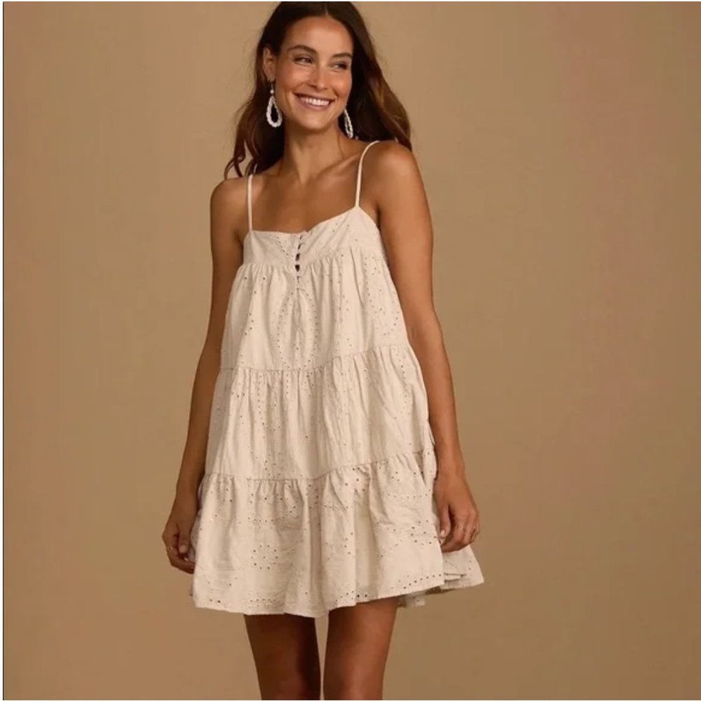 NWT Lulu's Sunny Lovin' Beige Eyelet Lace Tiered Sleeveless Babydoll Dress